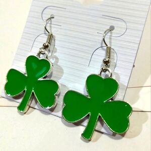 St.Patty's☘️☘️🆕Shamrock ☘️ Pierced Earrings 1.5" Dangle Green & Silver. NWT